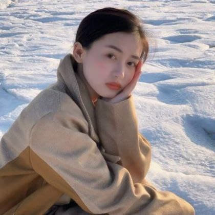 腰细胸大耐操短发小骚货激情大战，上位抓着奶子抽插打桩，性感美臀对着镜头猛操，操完还不爽再自慰